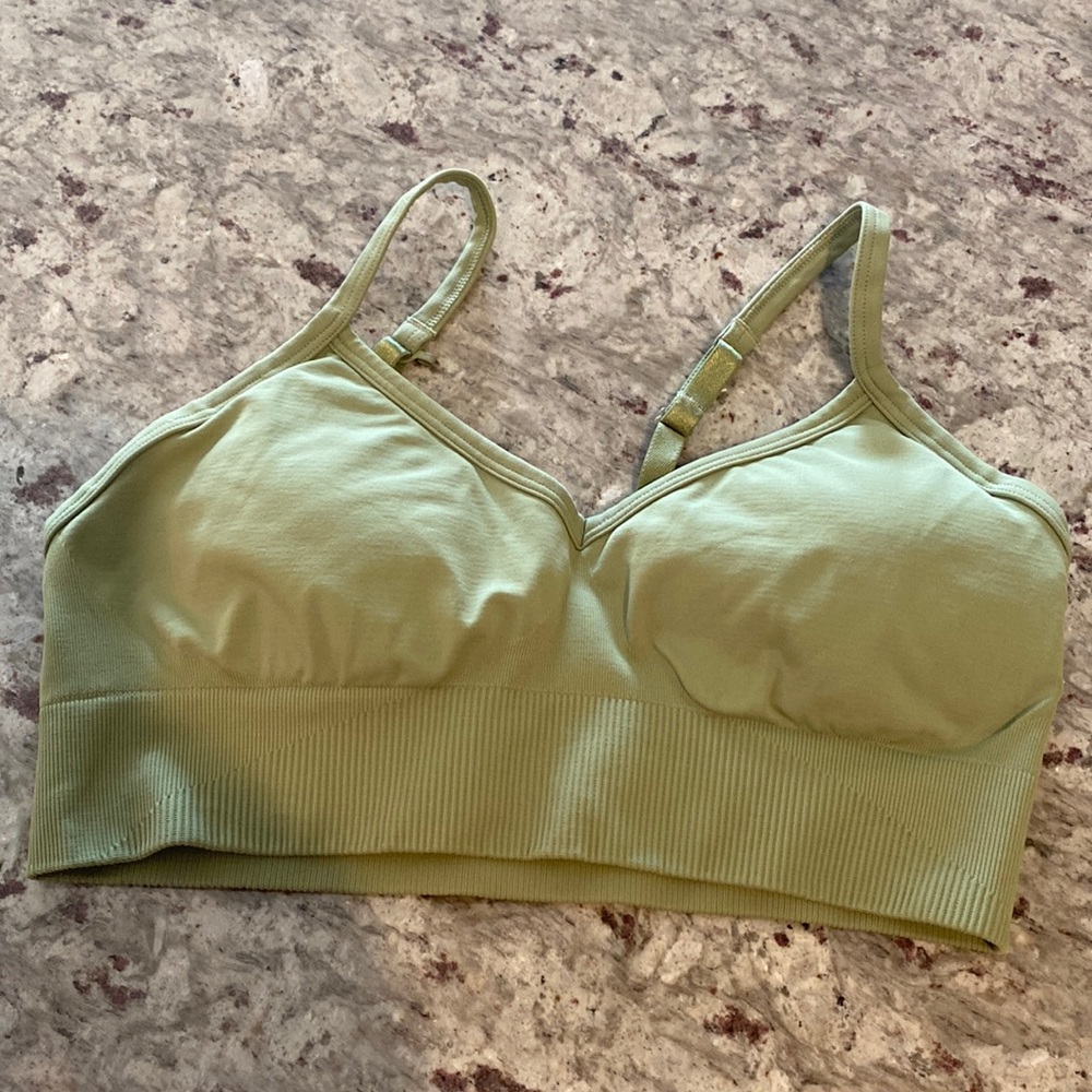 Lululemon Ebb to street bra green sz 8 c/d